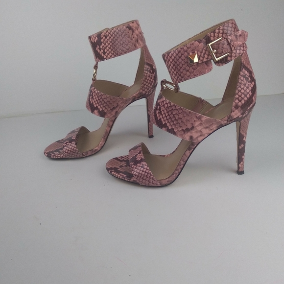 Michele  Kors Amos ankle strap sandal in shell pink snake skin print size 8.5 M - Picture 4 of 16